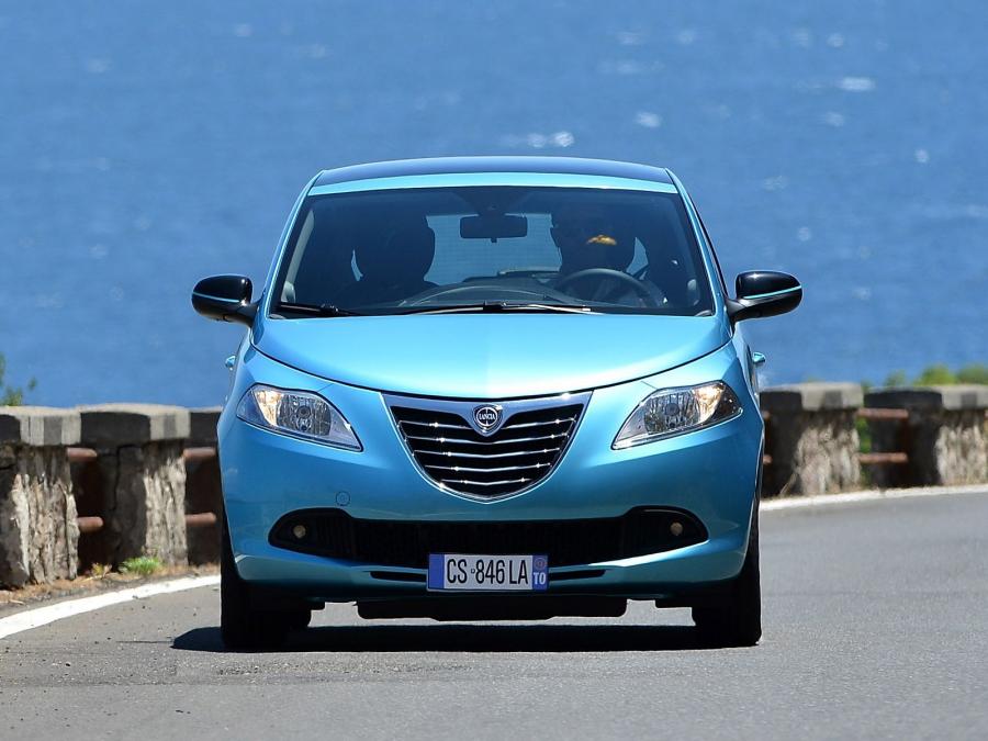  Lancia Ypsilon Elefantino 2013 года  (фото 16 из 18)